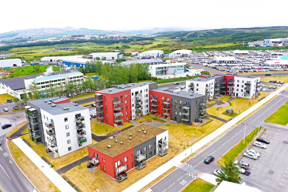 Hraunbær 153-163 í Reykjavík